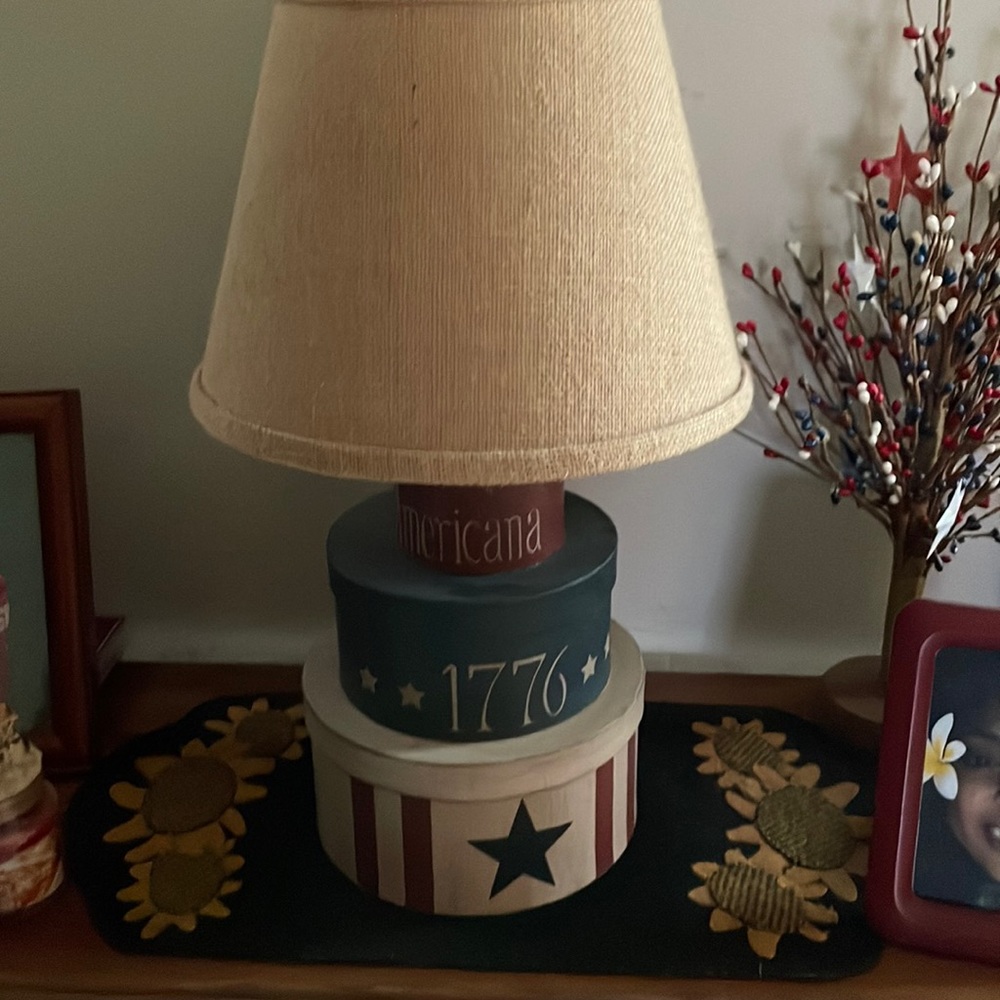 Americana lamp